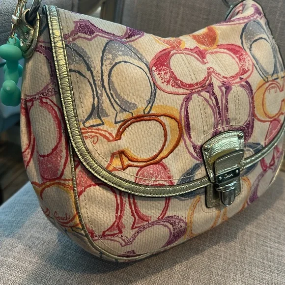 Coach multicolored pastel hobo shoulder bag/ crossbody. Style : 19020 - Picture 5 of 17